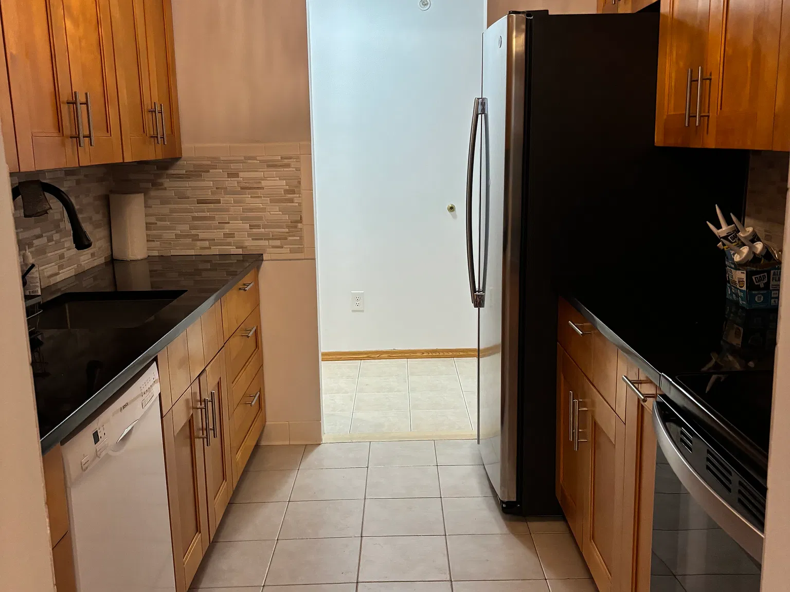 3 bed, 1415 sqft, $2,200 — Photo 2
