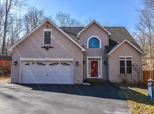 2206 Maple Leaf Ct, Pocono Lake, PA 18347