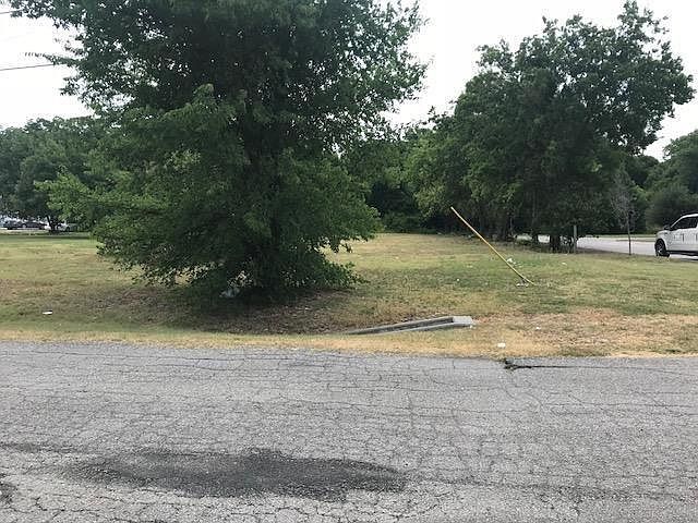 2nd image of 1440 Park Circle Dr