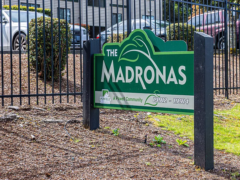 Madronas Apartments — Photo 9