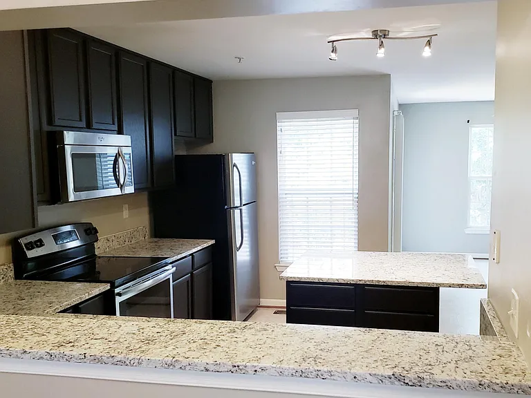 9828 Larson Pl — Photo 4