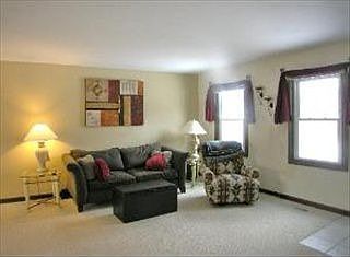 3rd image of 845 W Bryn Mawr Ave