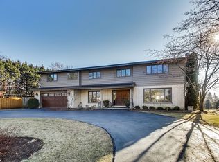 2056 Old Briar Rd, Highland Park, IL 60035