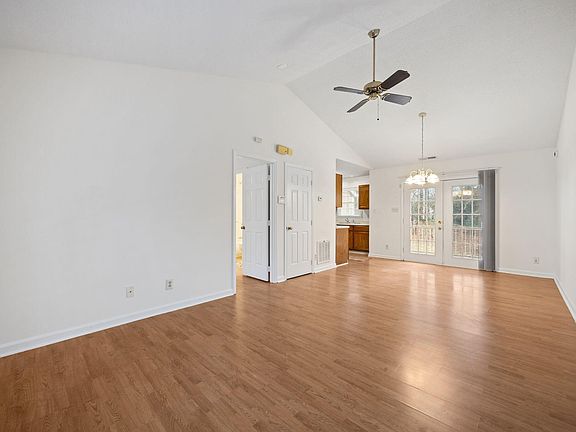 4th image of 2626 Hitchcock Dr