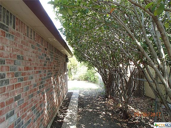5th image of 2501 Hemlock Dr