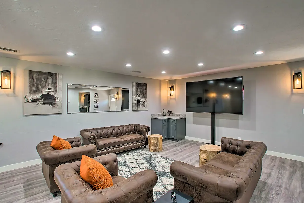 4 bed, 2100 sqft, $800 — Photo 1
