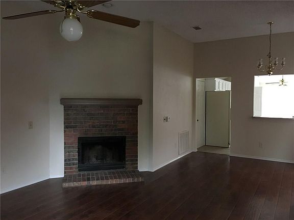 3rd image of 1341 Maplewood Dr