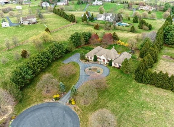 4th image of 9 Lenape Springs Rd