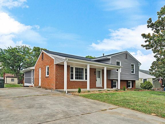 2nd image of 906 Citadel Ln