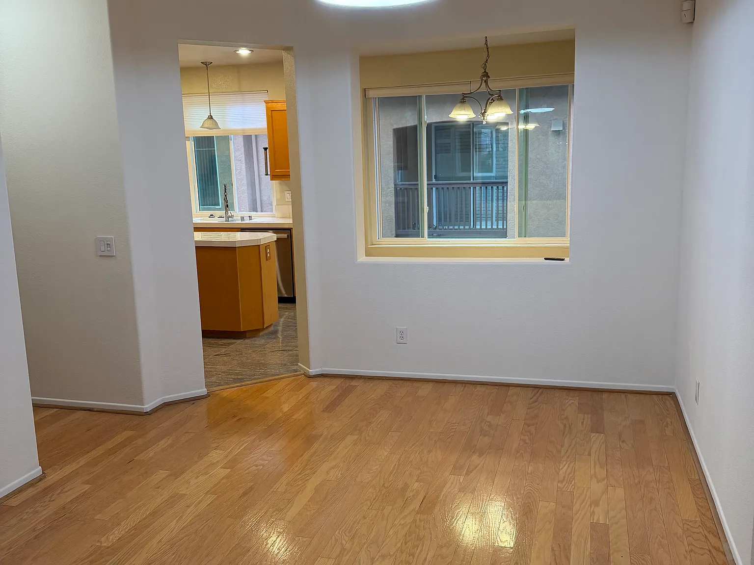 3 bed, 2.5 bath, 1628 sqft, $3,995 — Photo 4
