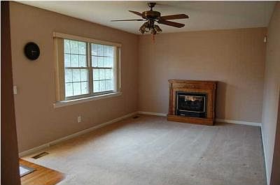 3rd image of 909 Delores Dr