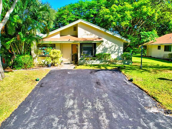 2nd image of 3725 Arelia Drive S