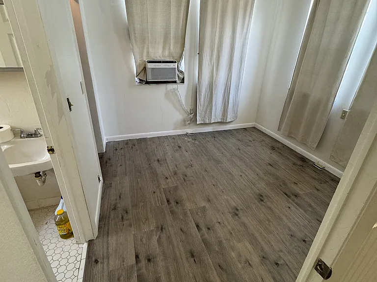 975 SW 2nd St #4 — Photo 8