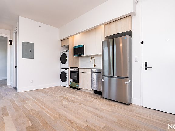 3rd image of 193 Graham Ave #3B