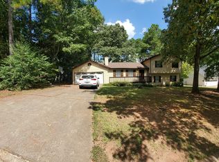 413 Rustic Ridge Cir, Lawrenceville, GA 30043