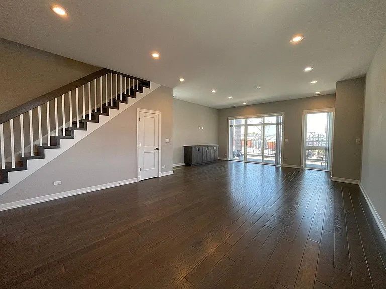 458 N Noble St #3W — Photo 10
