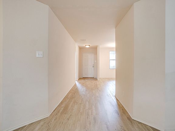 5th image of 1313 Lauren Dr