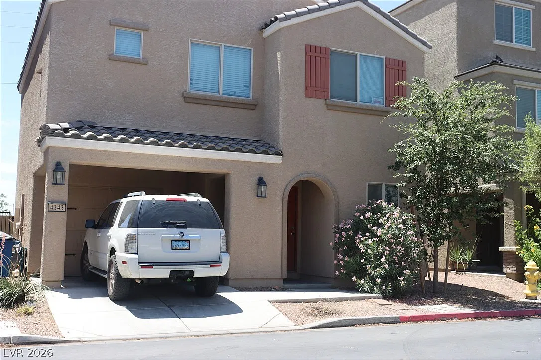3 bed, 2.5 bath, 1296 sqft, $1,900 — Photo 2