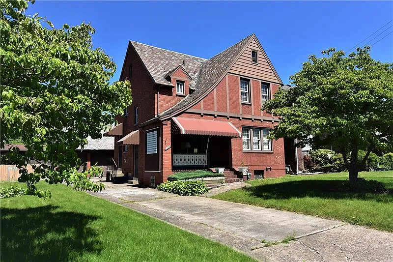 4430 Main St photo 1