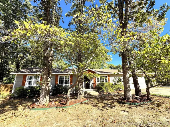 2205 Oakridge Dr, Tahlequah, OK 74464