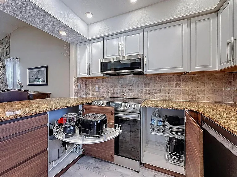 9981 Eagles Point Cir #4 — Photo 3