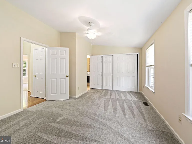 10511 Smithy Ct — Photo 12