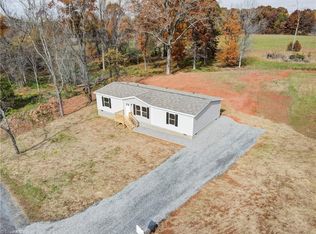 516 Lake Mullis Rd, Harmony, NC 28634