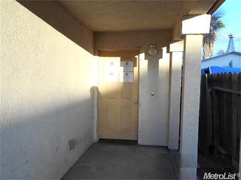 3rd image of 1426 N Morrison Ave
