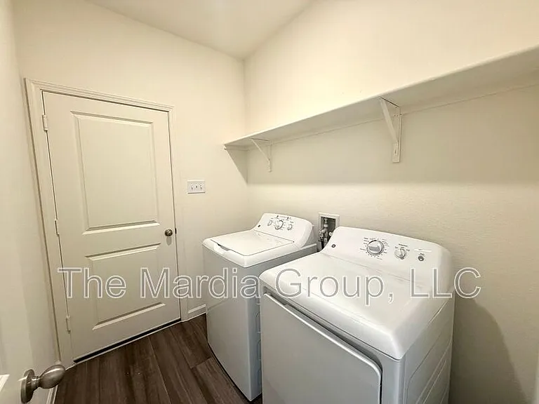 1213 Herring Dr — Photo 6