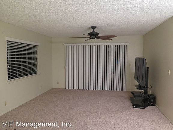 4th image of 19049 Elm Dr