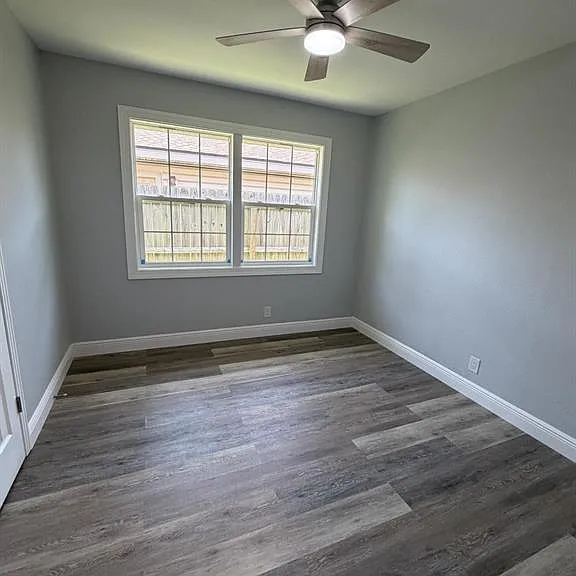 4920 Sue Ave — Photo 11