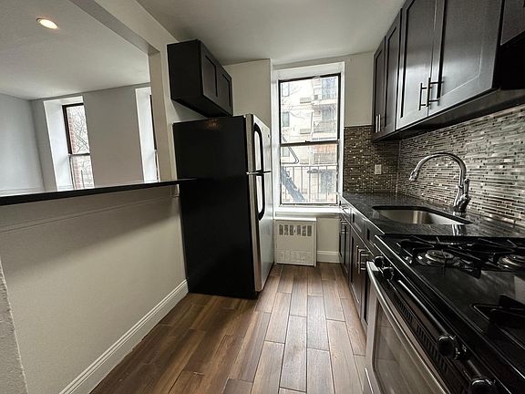 4th image of 922 Bronx Park S #2C-1