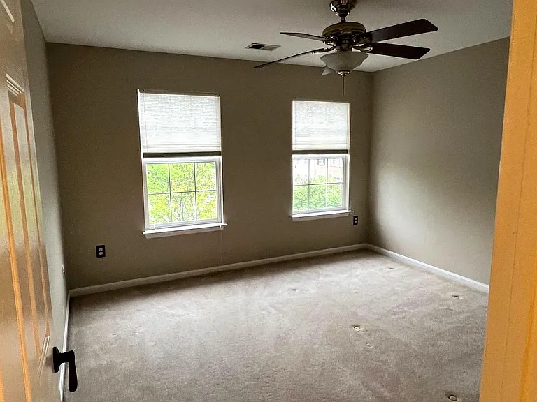 47370 Victoria Falls Sq — Photo 42