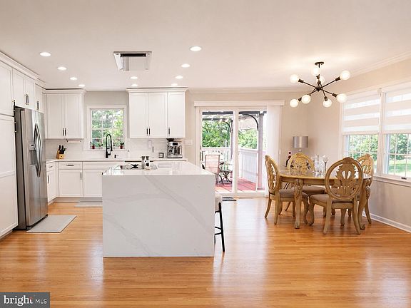 5th image of 136 Bernice Dr