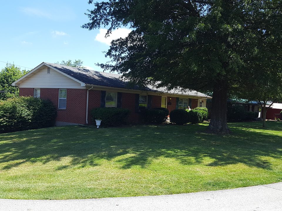 1st image of 210 Wedgewood Dr