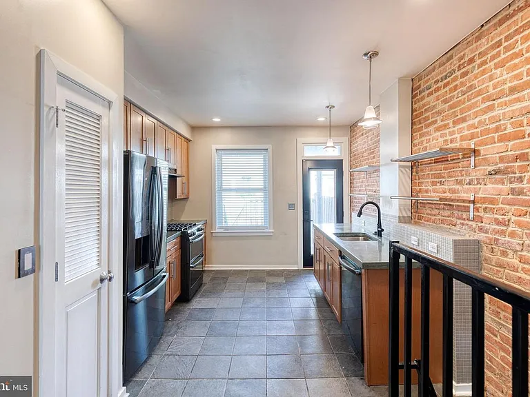 112 N Streeper St — Photo 5