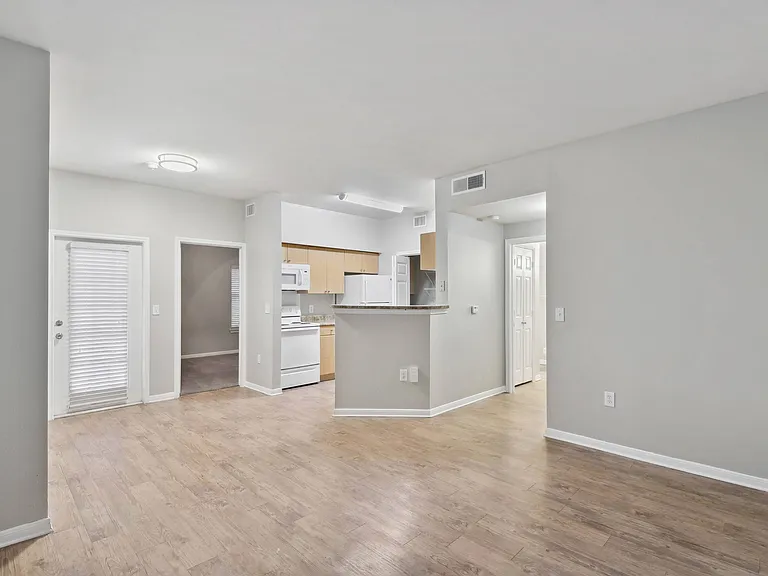 SoCo Apartments — Photo 36
