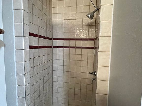 5th image of 1600 W Norfolk Ave