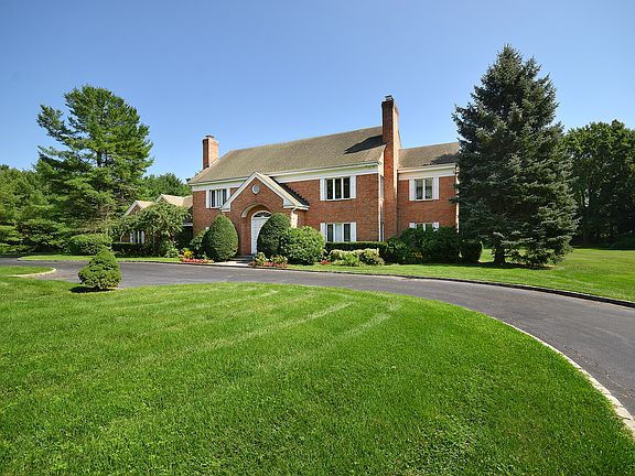 3rd image of 10 High Meadow Ct