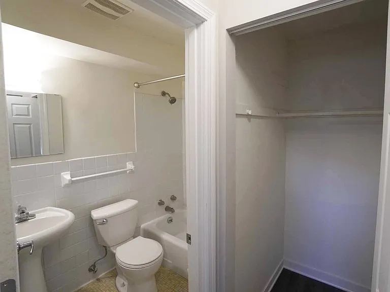 Adrian Apartments (CLO) — Photo 14