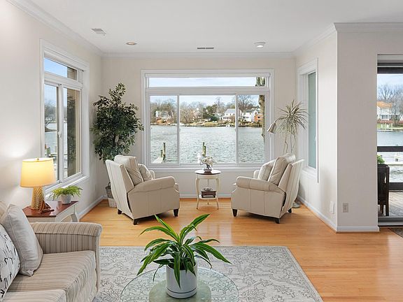 2nd image of 15 Spa Creek Lndg Unit A
