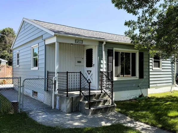 739 S 13th St, Worland, WY 82401