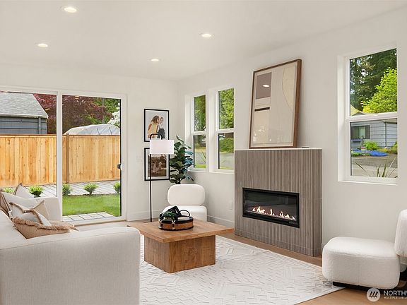4th image of 215 NE 123rd Street