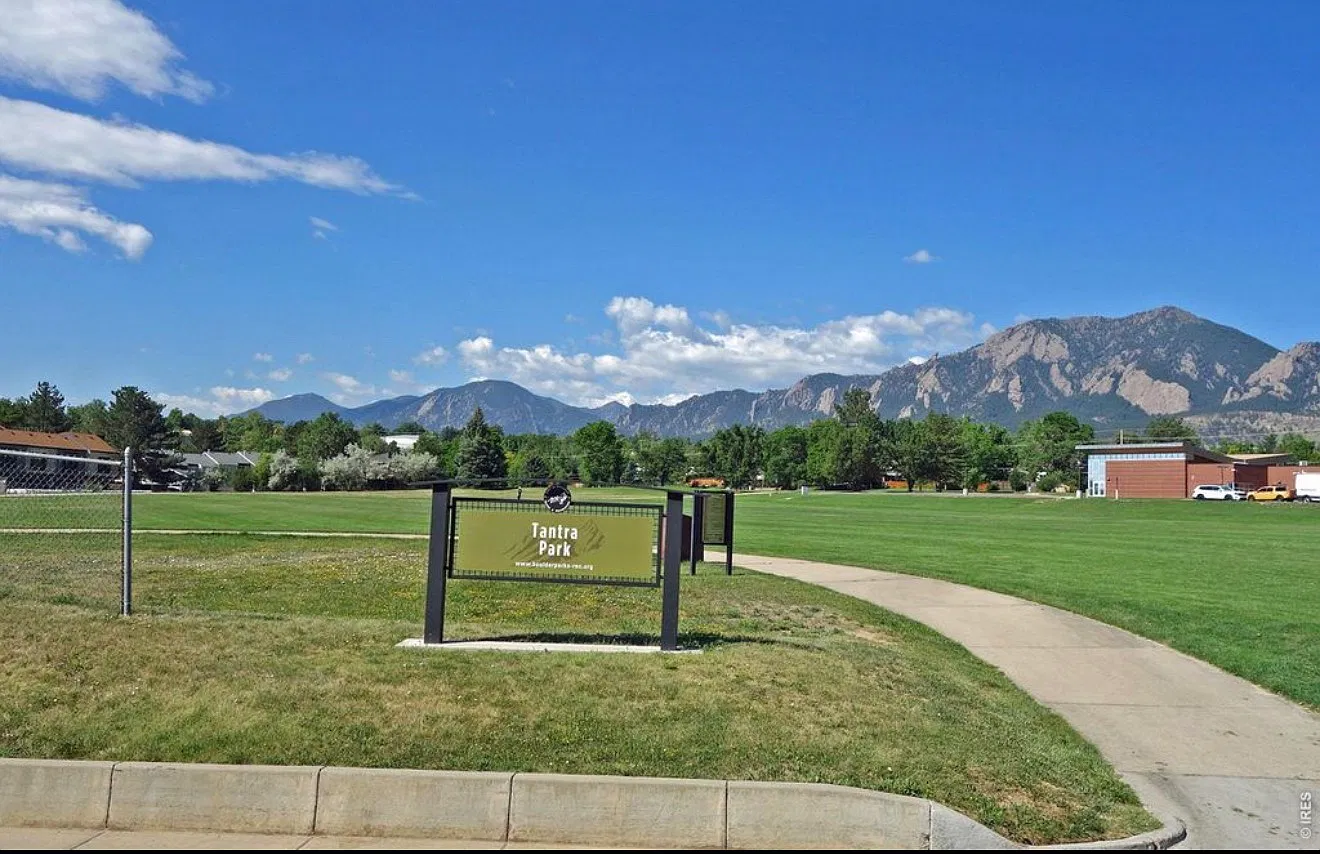 2 bed, 816 sqft, $2,100 — Photo 3