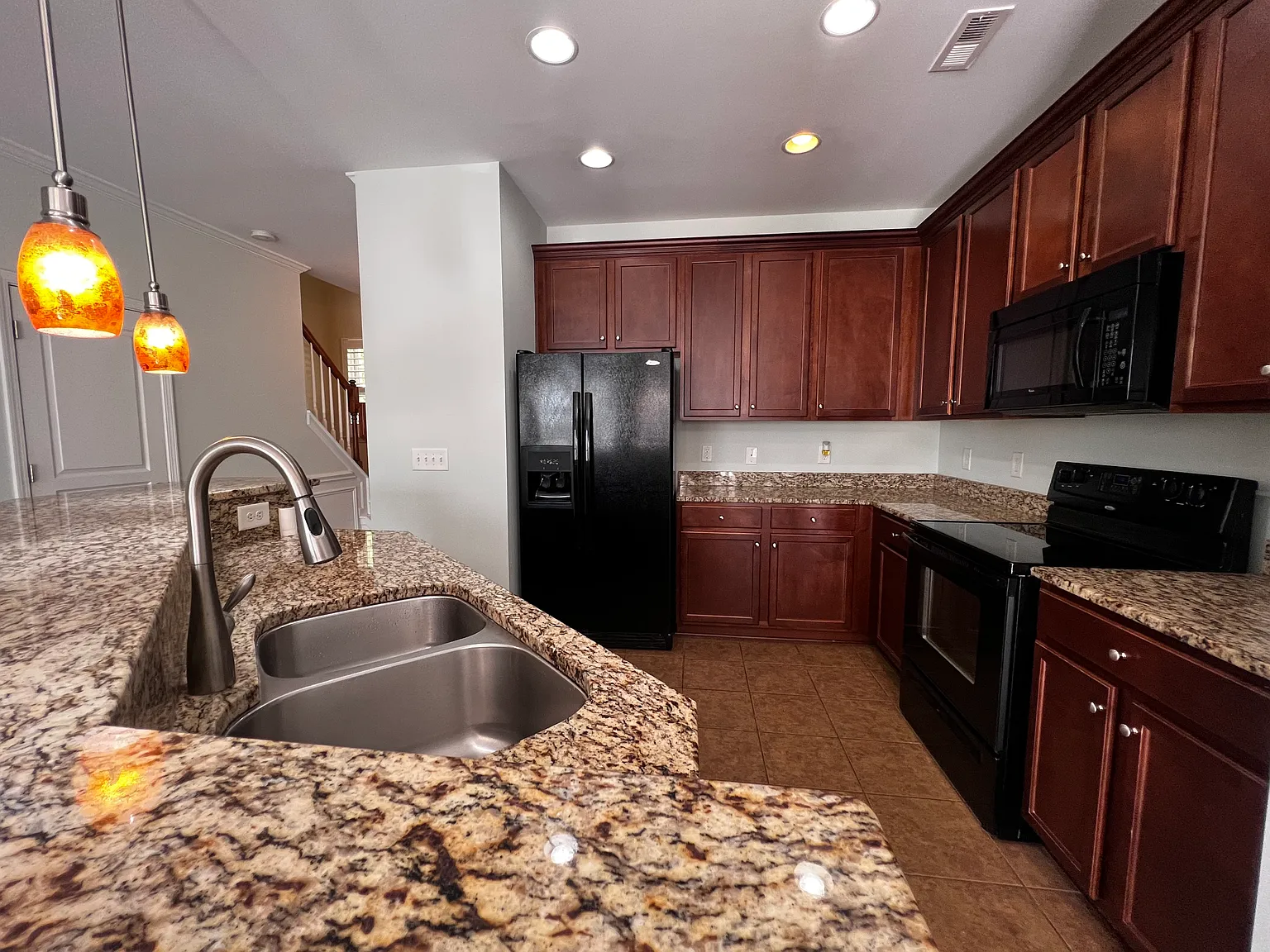 3 bed, 2.5 bath, 1416 sqft, $1,795 — Photo 4