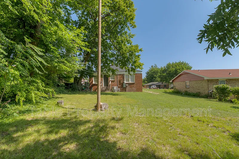 2 bed, 1.0 bath, 995 sqft, $900 — Photo 4
