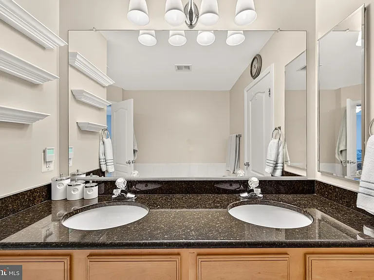 43580 Popes Creek Sq — Photo 44