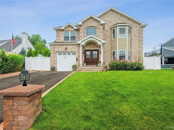 45 Meeting Lane, Hicksville, NY 11801