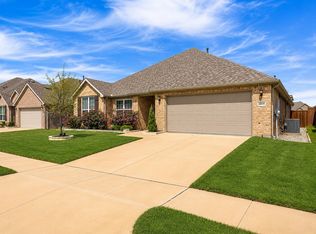 2809 Ranger Ln, Aubrey, TX 76227