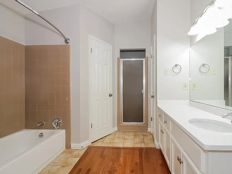 2224 Burlingate Dr — Photo 11